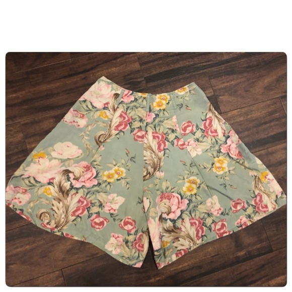 Vtg Banana Republic Floral high waisted shorts - Picture 4 of 5